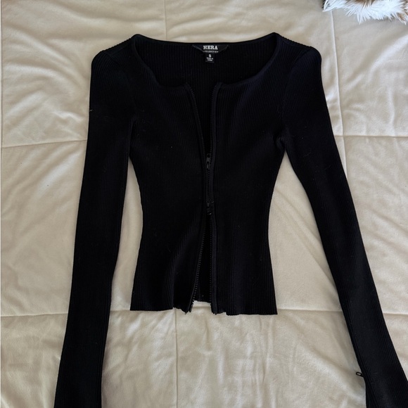 Hera Collection Black Ribbed Top - Picture 1 of 5